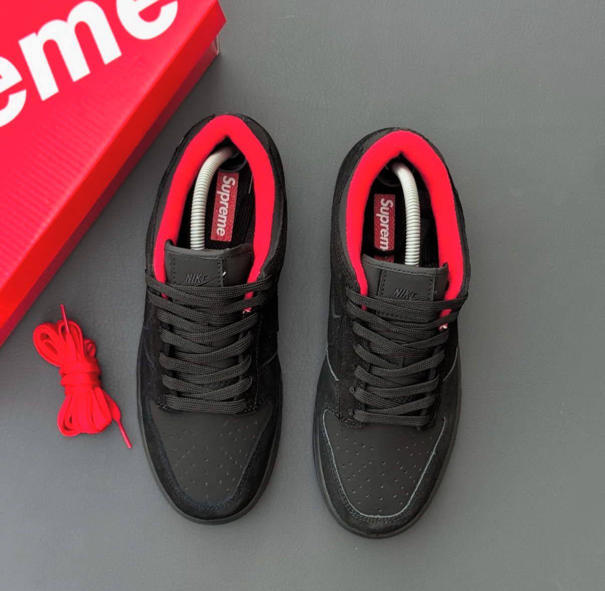 NIKE SB DUNK SUPREME BRED BLACK RED 2025