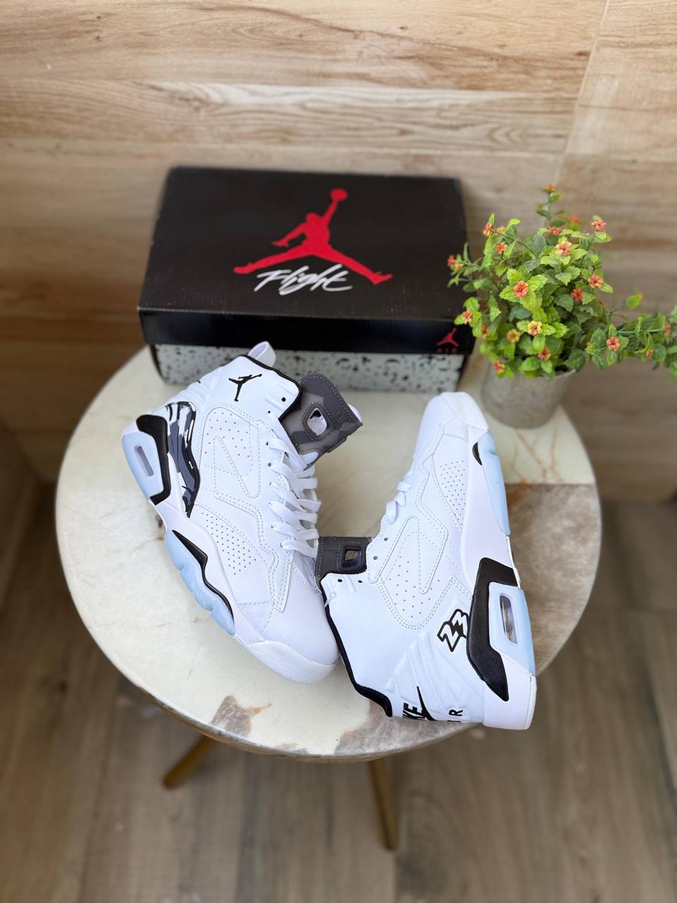 AIR JORDANS RETRO 6 JUMPMAN MVP WHITE BASIC