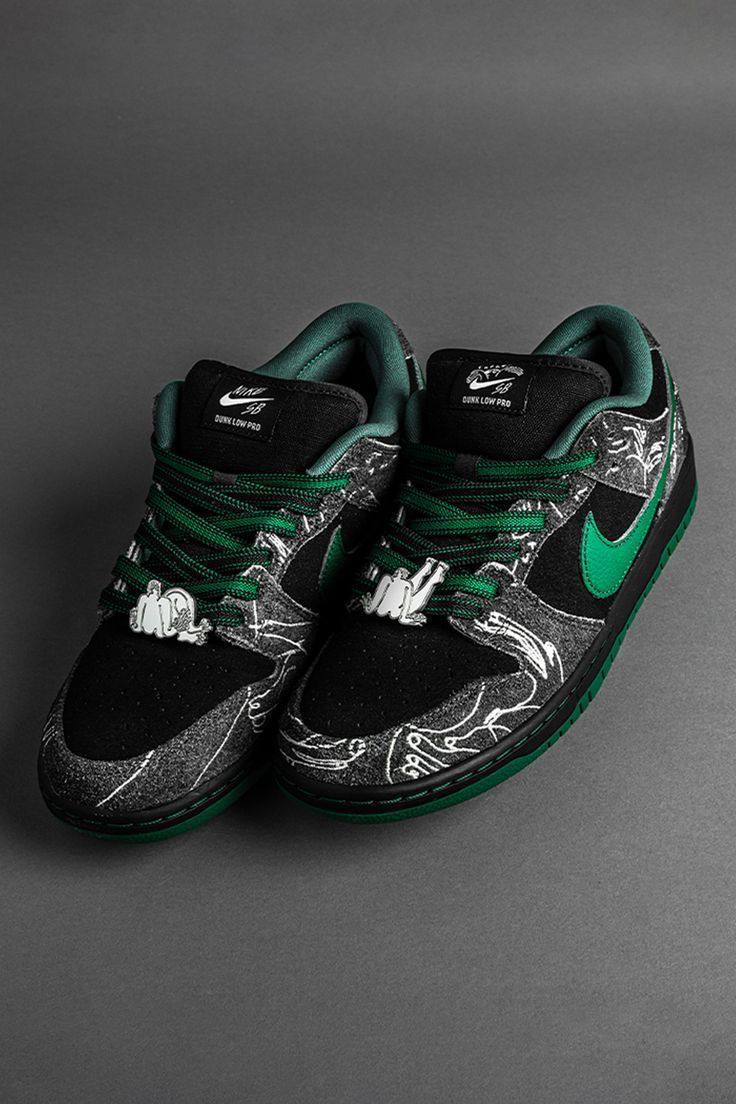 NIKE SB DUNK THERE SKATEBOARD