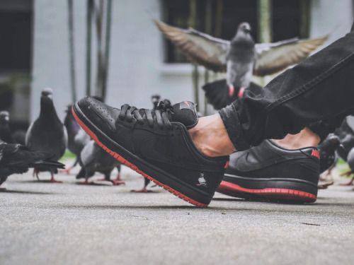 NIKE SB DUNK NYC PIGEON BLACK