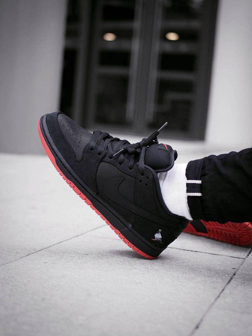 NIKE SB DUNK NYC PIGEON BLACK