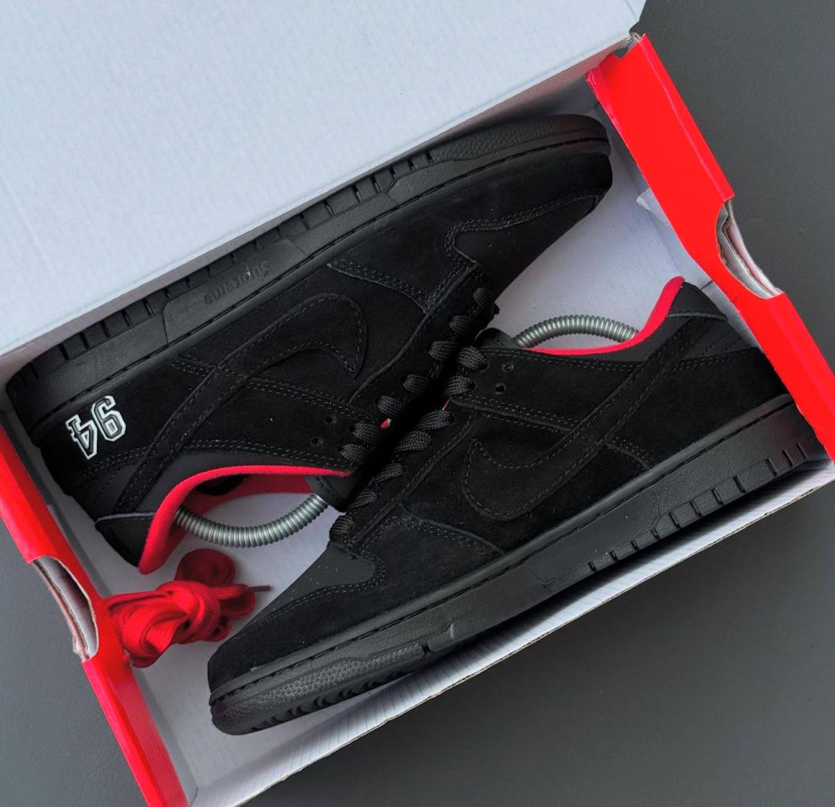 NIKE SB DUNK SUPREME BRED  BLACK RED 2025