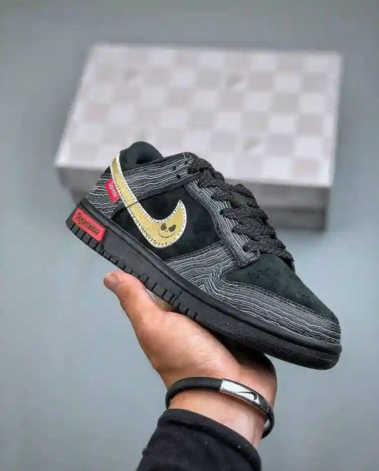 NIKE SB DUNK SUPREME ZEBRA 2025