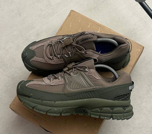 NIKE ZOOM VOMERO 5 ROAM GREEN